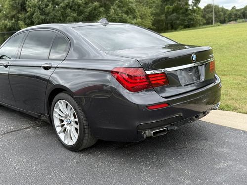 2015 BMW 750 — photo 9