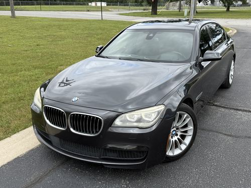 2015 BMW 750 — photo 14