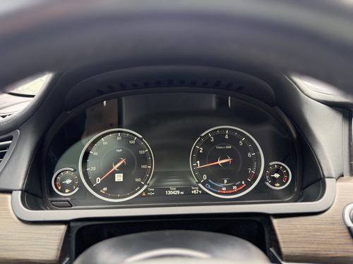 2015 BMW 750 — photo 18