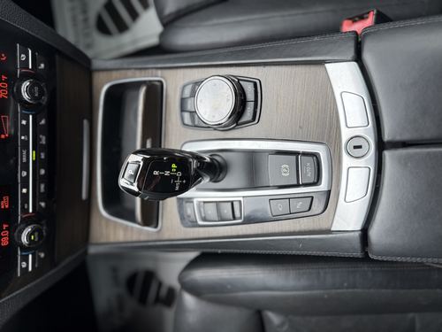 2015 BMW 750 — photo 19