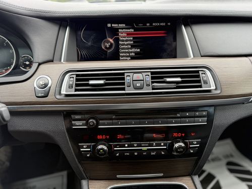 2015 BMW 750 — photo 20