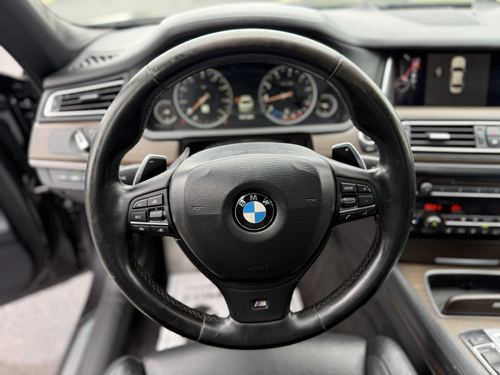 2015 BMW 750 — photo 22