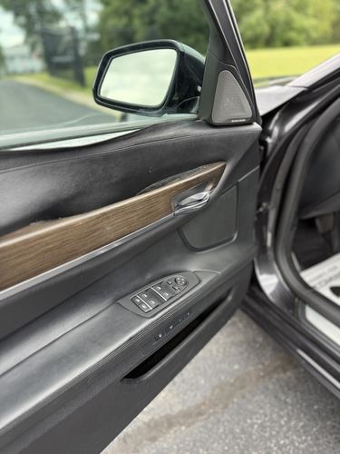 2015 BMW 750 — photo 28