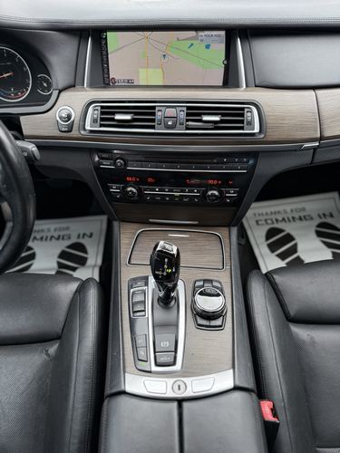 2015 BMW 750 — photo 31
