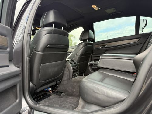2015 BMW 750 — photo 34