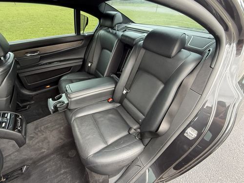 2015 BMW 750 — photo 35