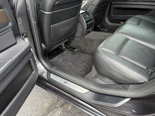 2015 BMW 750 — photo 39