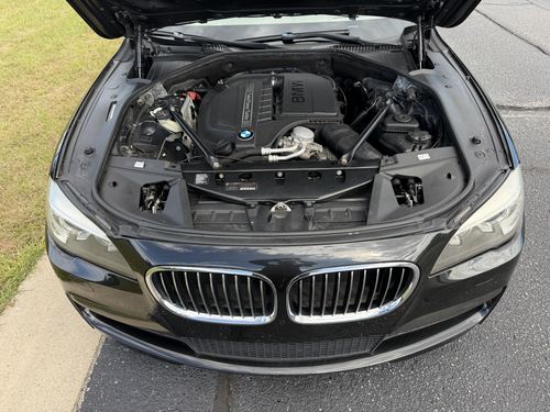 2013 BMW 740 — photo 2