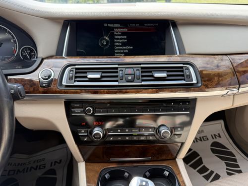 2013 BMW 740 — photo 22
