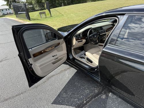 2013 BMW 740 — photo 29