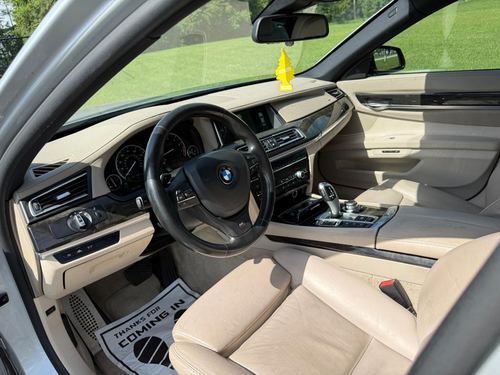 2013 BMW 750Li — photo 25