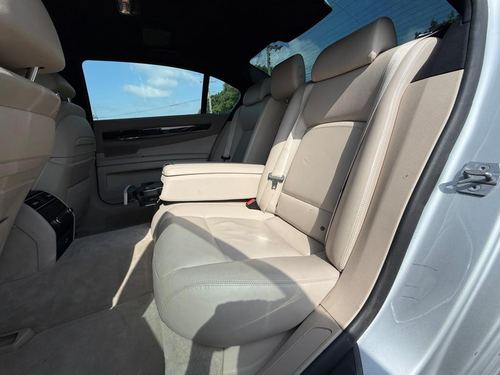 2013 BMW 750Li — photo 32