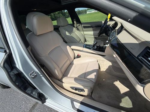 2013 BMW 750Li — photo 40
