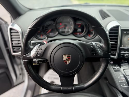 2011 Porsche Cayenne — photo 25