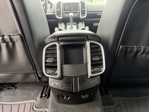 2011 Porsche Cayenne — photo 35
