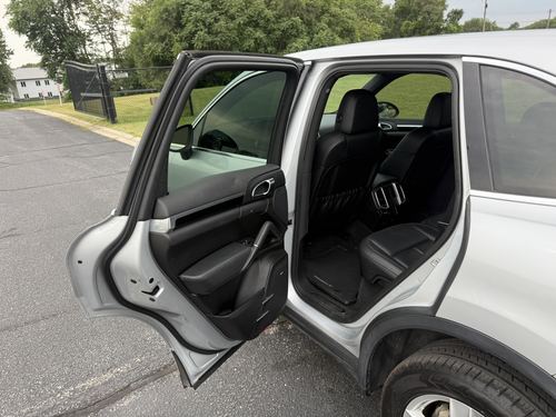 2011 Porsche Cayenne — photo 40