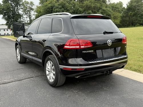 2016 VW Touareg — photo 10