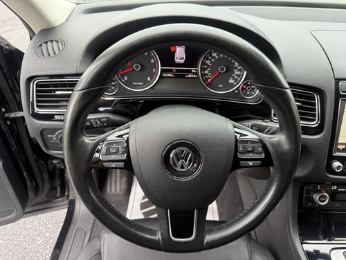 2016 VW Touareg — photo 23