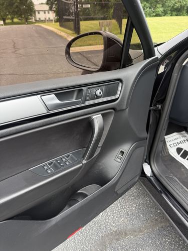 2016 VW Touareg — photo 30