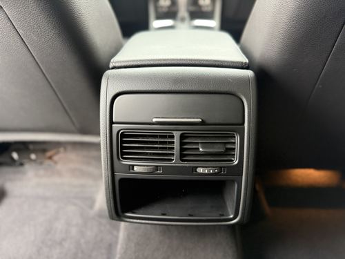 2016 VW Touareg — photo 34