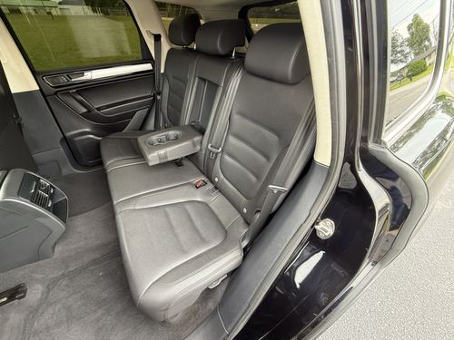 2016 VW Touareg — photo 37
