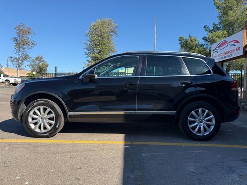 2011 Volkswagen Touareg — photo 5