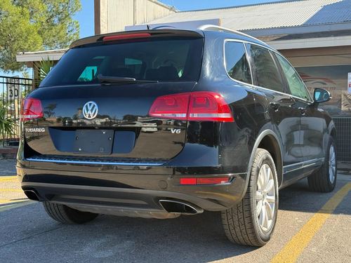 2011 Volkswagen Touareg — photo 9