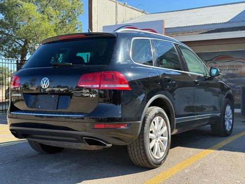 2011 Volkswagen Touareg — photo 10