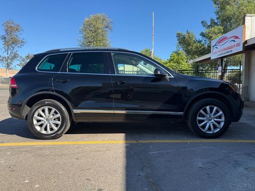 2011 Volkswagen Touareg — photo 11