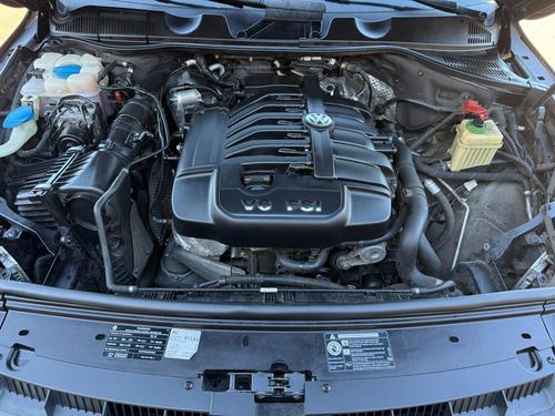 2011 Volkswagen Touareg — photo 15