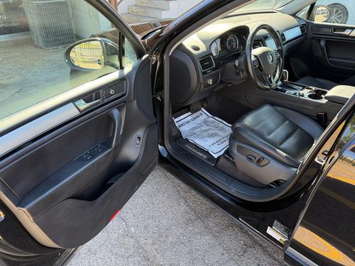 2011 Volkswagen Touareg — photo 16