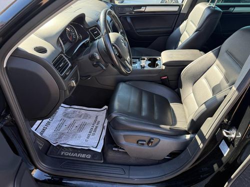 2011 Volkswagen Touareg — photo 18
