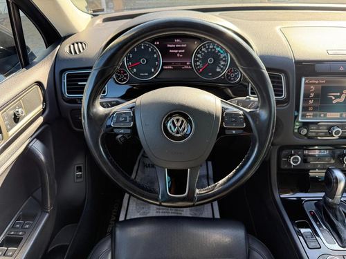 2011 Volkswagen Touareg — photo 20