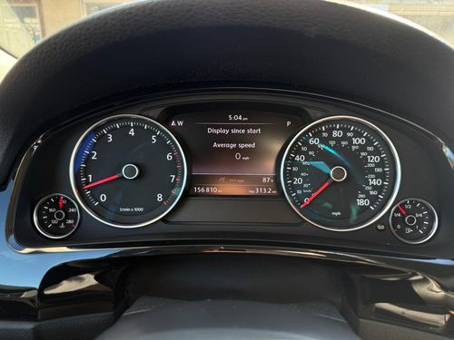2011 Volkswagen Touareg — photo 21