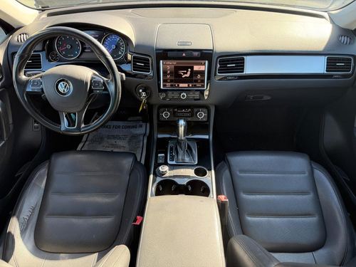 2011 Volkswagen Touareg — photo 22