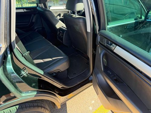 2011 Volkswagen Touareg — photo 27