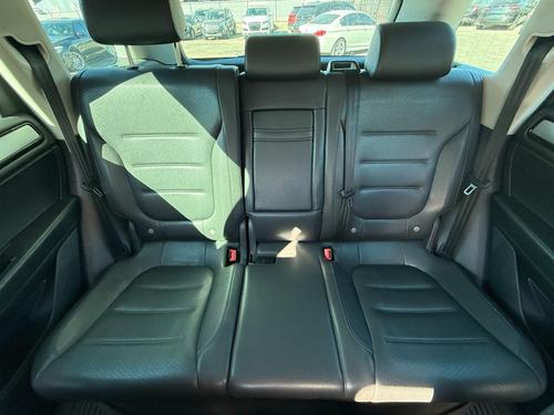 2011 Volkswagen Touareg — photo 30