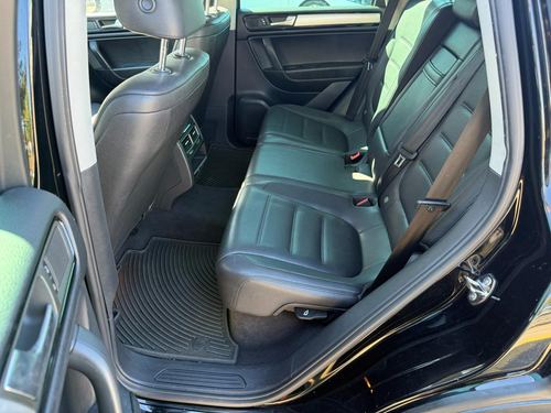2011 Volkswagen Touareg — photo 31