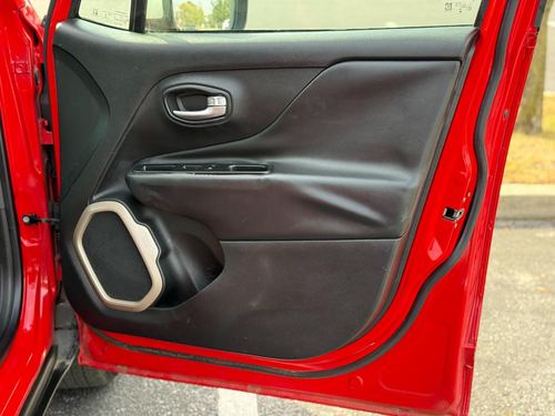 2015 Jeep Renegade — photo 31