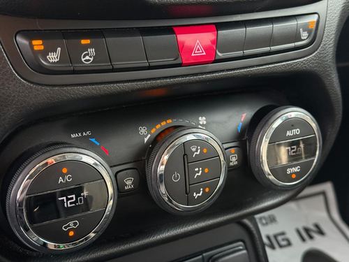 2015 Jeep Renegade — photo 23