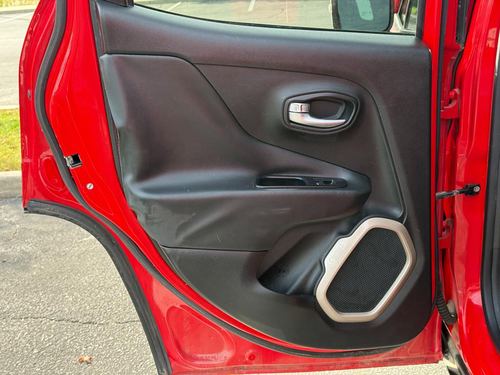 2015 Jeep Renegade — photo 30