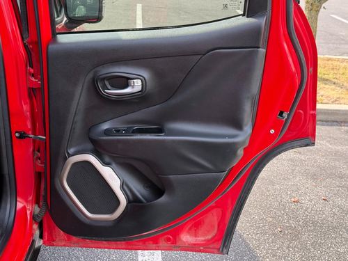 2015 Jeep Renegade — photo 32