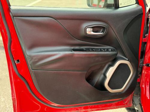 2015 Jeep Renegade — photo 33