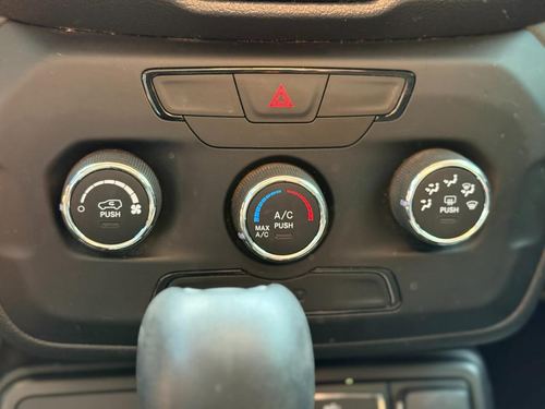2019 Jeep Renegade — photo 33
