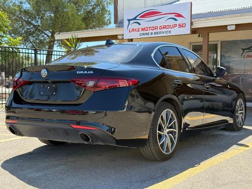 2017 Alfa Romeo Giulia — photo 7