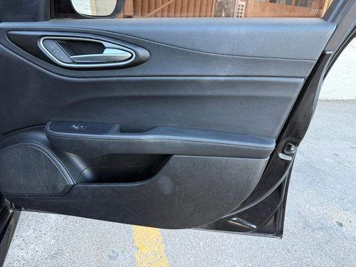 2017 Alfa Romeo Giulia — photo 25