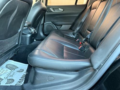 2017 Alfa Romeo Giulia — photo 33