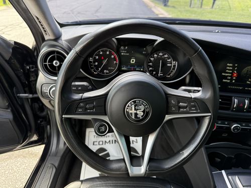 2017 Alfa Romeo Giulia — photo 24
