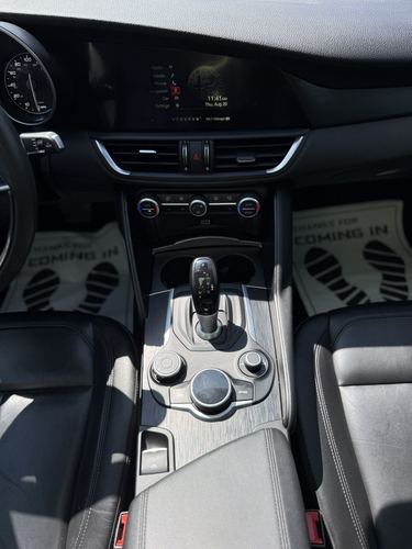 2017 Alfa Romeo Giulia — photo 34