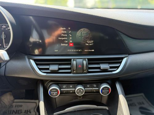 2017 Alfa Romeo Giulia — photo 21